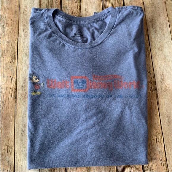 Disneyland men’s short sleeve Crewneck tee shirt - Picture 3 of 6